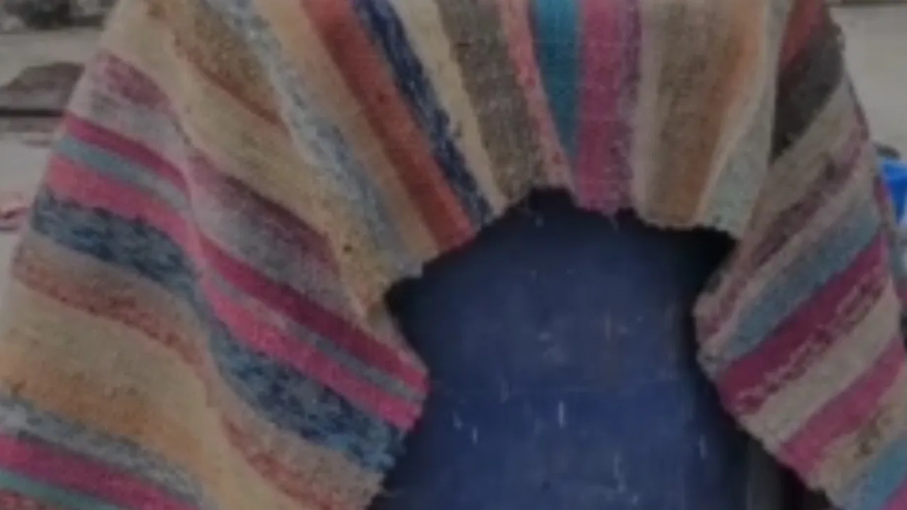 नीले ड्रम में बंद हुई सनसनी: पति की लाश नमक डालकर सड़ाई, पत्नी-बच्चे रहस्यमयी ढंग से लापता