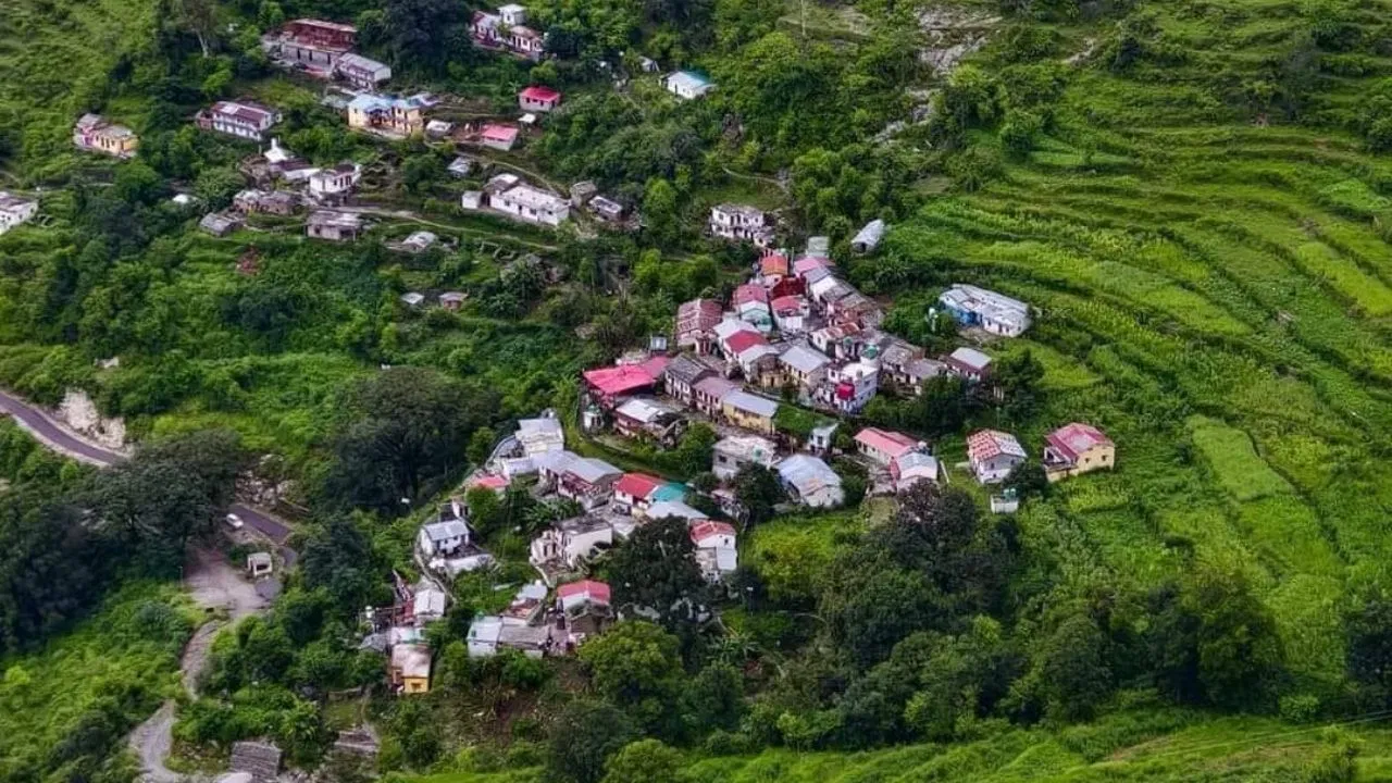 Devigram: अब ‘खूनी’ नहीं ‘देवीग्राम’ कहलाएगा यह गांव, केंद्रीय मंत्री की पहल पर बदला नाम 22 Devigram: अब ‘खूनी’ नहीं ‘देवीग्राम’ कहलाएगा यह गांव, केंद्रीय मंत्री की पहल पर बदला नाम