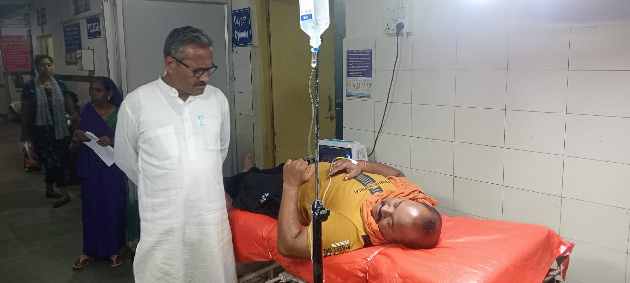 सर्पविशेषज्ञ सतीश सोनी को सर्प ने काटा,जिला अस्पताल में दाखिल 22 IMG 20250901 WA0003