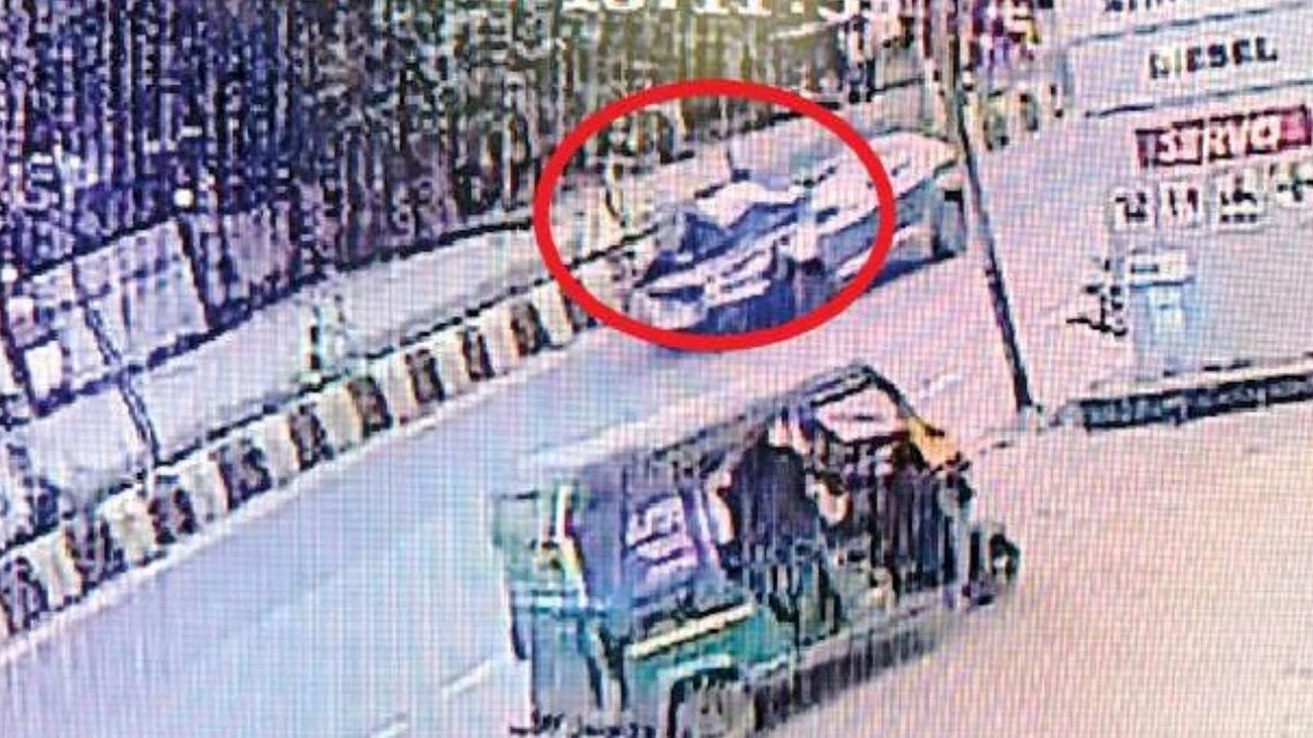 ग्वालियर में नाबालिग ने पुलिस से बचने के चक्कर में मचाया कहर, सिपाही को घसीटा, 4 को मारी टक्कर