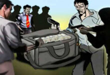 विदिशा में तलवार की नोंक पर डकैती, पिता-पुत्र को बनाया बंधक; 48 तोला सोना और ₹10 लाख लूटे, एक बदमाश गिरफ्तार 3 loot 3