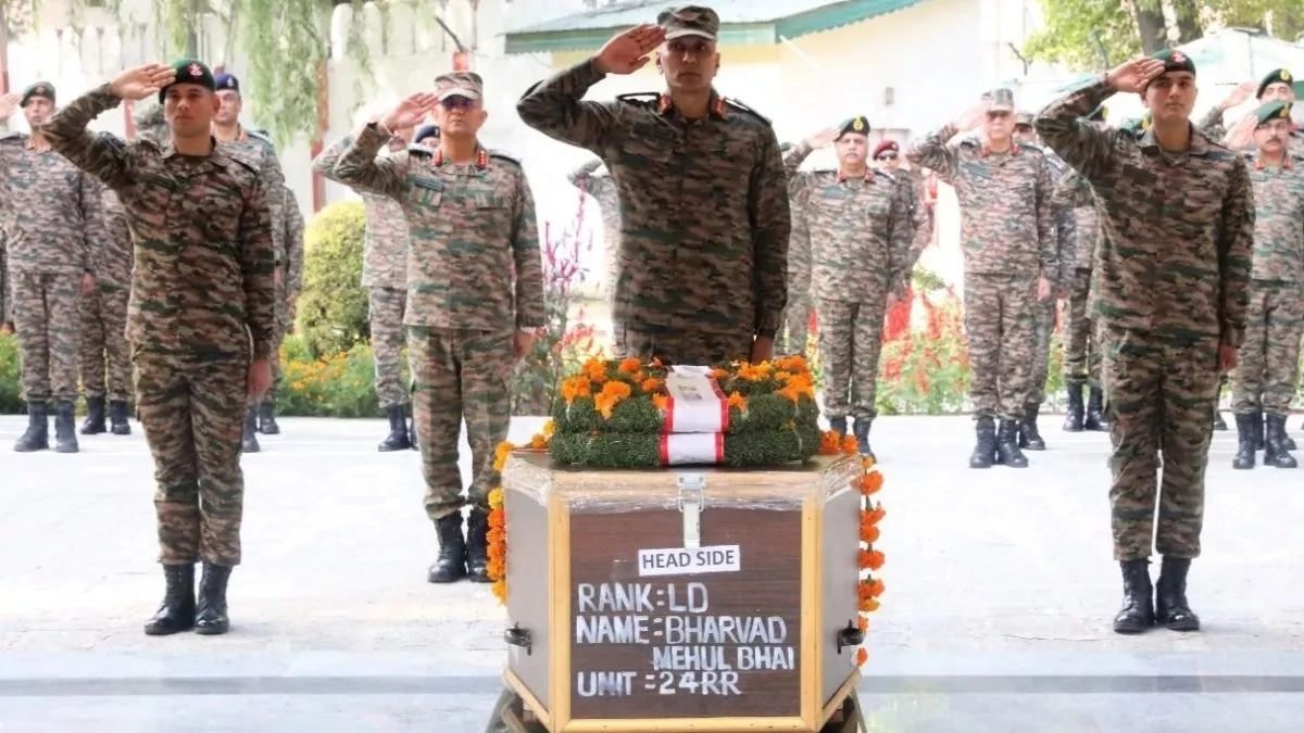 जम्मू-कश्मीर: उधमपुर एनकाउंटर में एक जवान शहीद, सुरक्षाबलों का सर्च ऑपरेशन जारी 22 जम्मू-कश्मीर: उधमपुर एनकाउंटर में एक जवान शहीद, सुरक्षाबलों का सर्च ऑपरेशन जारी