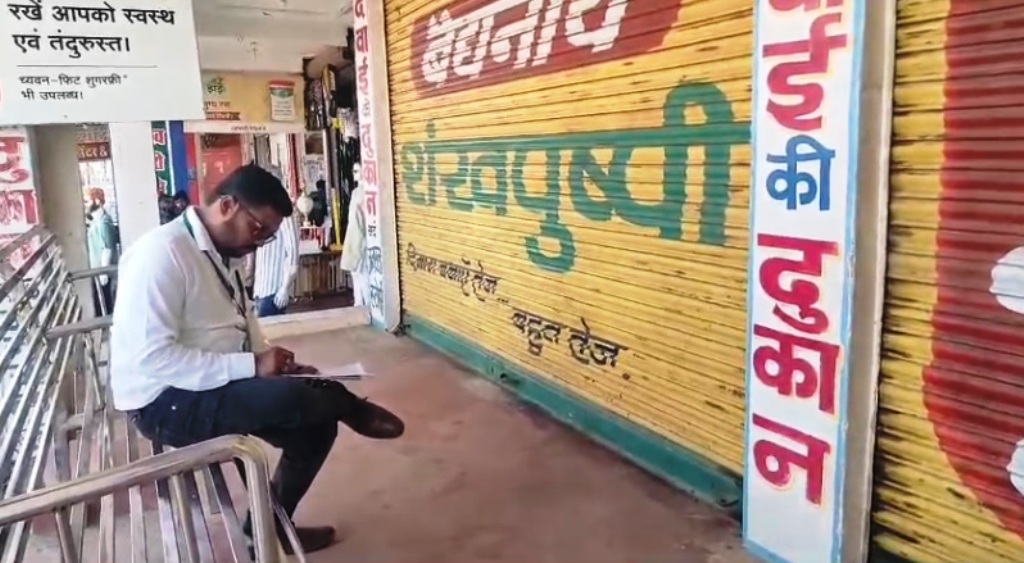 औषधि विभाग की बड़ी कार्रवाई, राजस्थान और मध्य प्रदेश सरकार की मुहर लगी अवैध दवाएं जब्त 22 औषधि विभाग की बड़ी कार्रवाई, राजस्थान और मध्य प्रदेश सरकार की मुहर लगी अवैध दवाएं जब्त