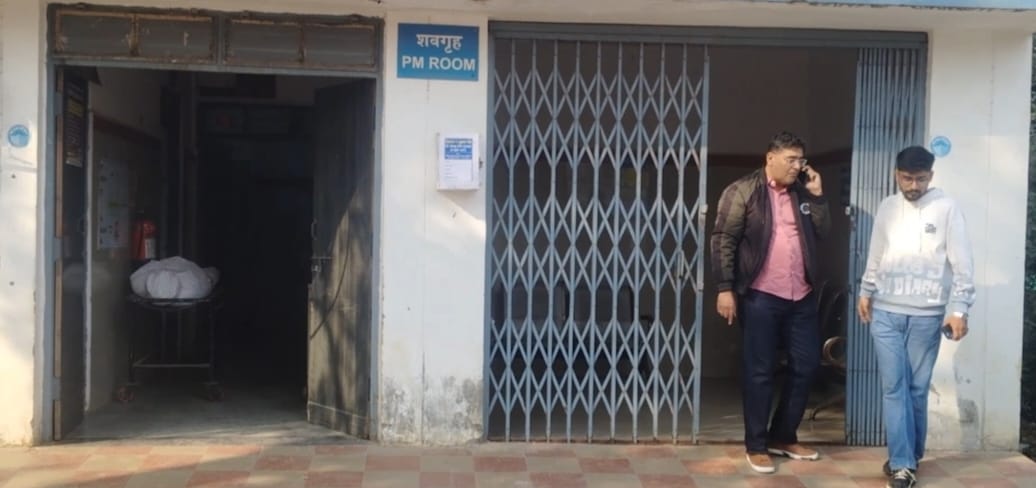 होटल शादी समारोह में आया वृद्ध अटैक आने से स्विमिंग पूल में गिरा, हुई मौत 22 IMG 20251118 WA0048