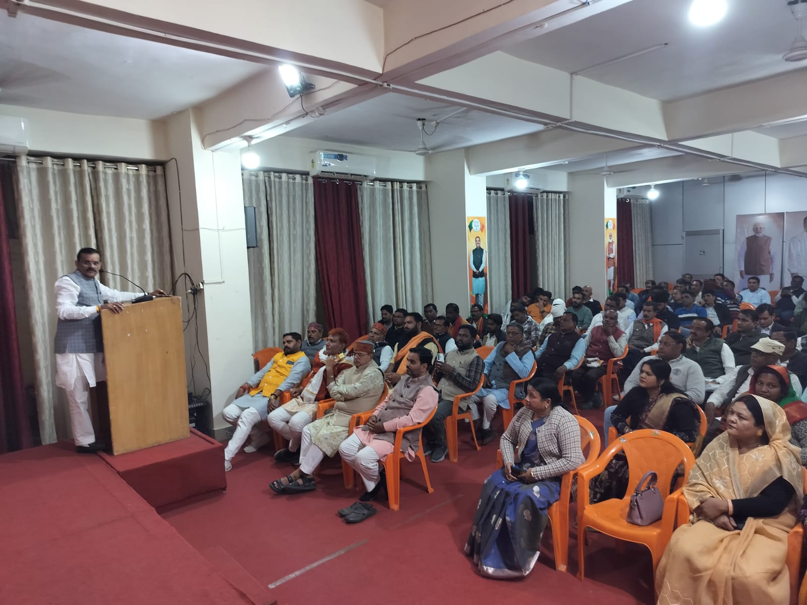 भाजपा की मतदाता गहन पुनरीक्षण (SIR) को लेकर समीक्षा बैठक सम्पन्न,सांसद तथा पूर्व प्रदेशाध्यक्ष श्री विष्णुदत्त शर्मा, भाजपा के प्रदेश मंत्री श्री लोकेंद्र पाराशर का मिला मार्गदर्शन 22 IMG 20251121 WA0078