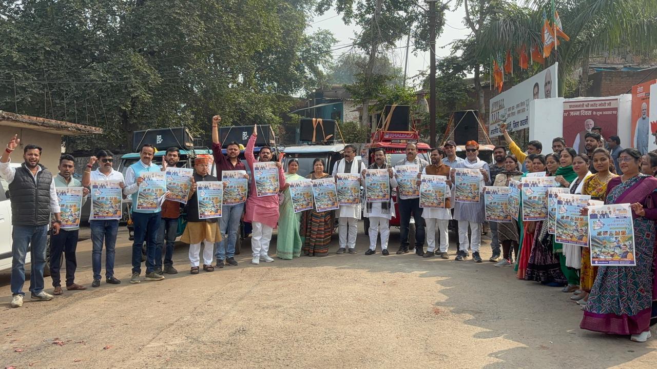 सांसद खेल महोत्सव का भव्य शुभारंभ 25 नवंबर को, जिला कार्यालय में हुआ पोस्टर का विमोचन,केंद्रीय मंत्री, प्रभारी मंत्री, सांसद विधायकों की उपस्थिति में होगा भव्य आयोजन,अंतराष्ट्रीय पैरा तैराक डॉ सतेंद्र सिंह लोहिया भी होंगे शामिल 22 IMG 20251123 WA0156