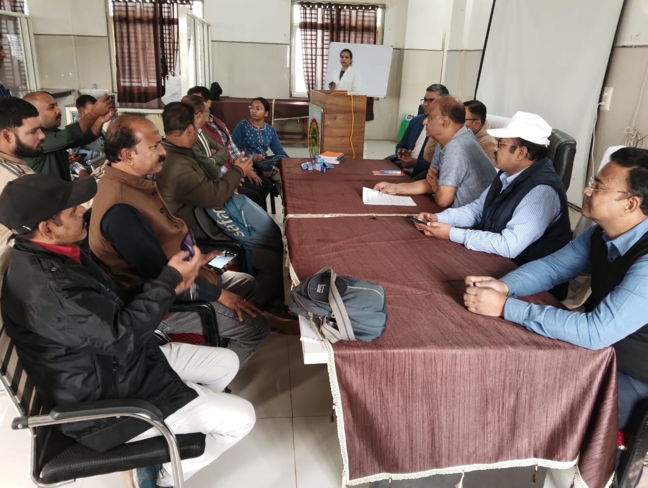 जिला चिकित्सालय में एंटी माइक्रोबियल अवेयरनेस वीक के तहत आयोजित हुई प्रेस कॉन्फ्रेंस, चिकित्साकीय संक्रमणों पर बढ़ते खतरे और एंटीबायोटिक रेजिस्टेंस पर विशेषज्ञों ने जताई गंभीर चिंता 22 IMG 20251125 WA0045