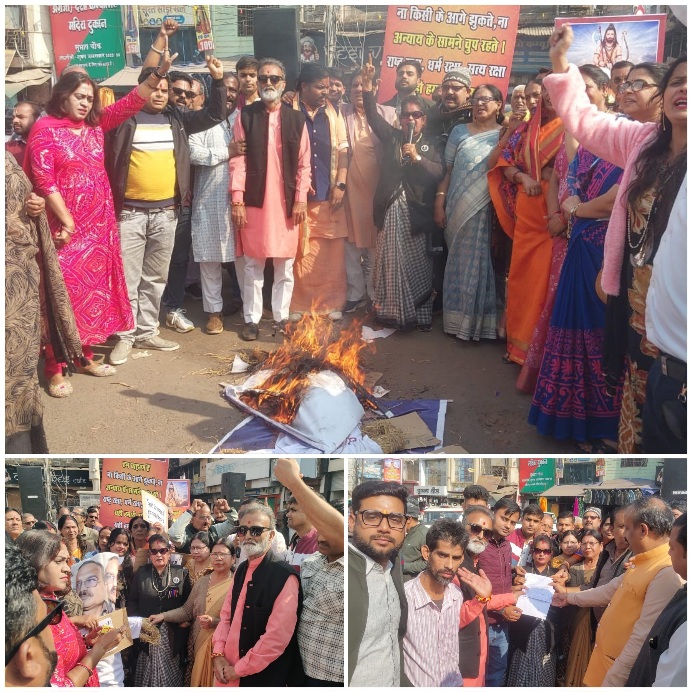 ब्राम्हण बेटियों पर आपत्तिजनक बयान देने वाले अवॉर्डी आइएएस अधिकारी संतोष वर्मा को बर्खास्त करने की मांग, ब्राम्हण समाज ने सुभाष चौक में पुतला फूंक कर शासन से की मांग 22 Picsart 25 11 28 15 04 28 433