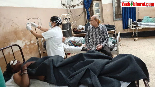 ओंकारेश्वर से उज्जैन जा रही बस खाई में गिरी, तीन की मौत, नौ घायल