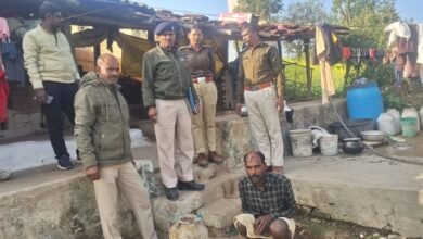 अवैध मदिरा निर्माण,विक्रय एवं परिवहन पर कलेक्टर के निर्देश पर आबकारी विभाग ने ढीमरखेड़ा एवं विजयराघवगढ़ में की कार्यवाही,आबकारी एक्ट के तहत 13 प्रकरण पंजीबद्ध 7 IMG 20251220 WA0022