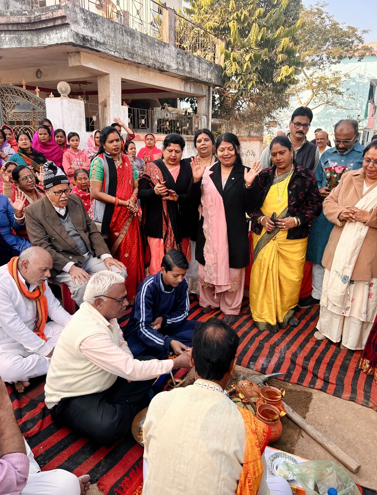 विवेकानंद वार्ड में 45.80 लाख की लागत से डामर रोड निर्माण कार्य का भूमि पूजन संपन्न,नगरवासियों ने बैंड-बाजों के साथ किया महापौर सहित जनप्रतिनिधियों का आत्मीय स्वागत, क्षेत्र में दिखा उत्साह 1 IMG 20260112 WA0131