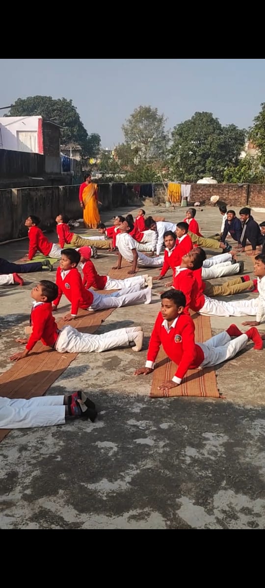 स्वामी विवेकानंद जयंती पर सरस्वती शिशु मंदिर में उत्साह और ऊर्जा का संगम,रैली, सूर्य नमस्कार, सांस्कृतिक प्रस्तुतियाँ और प्रेरक उद्बोधन से गूंजा विद्यालय परिसर 22 IMG 20260113 WA0051