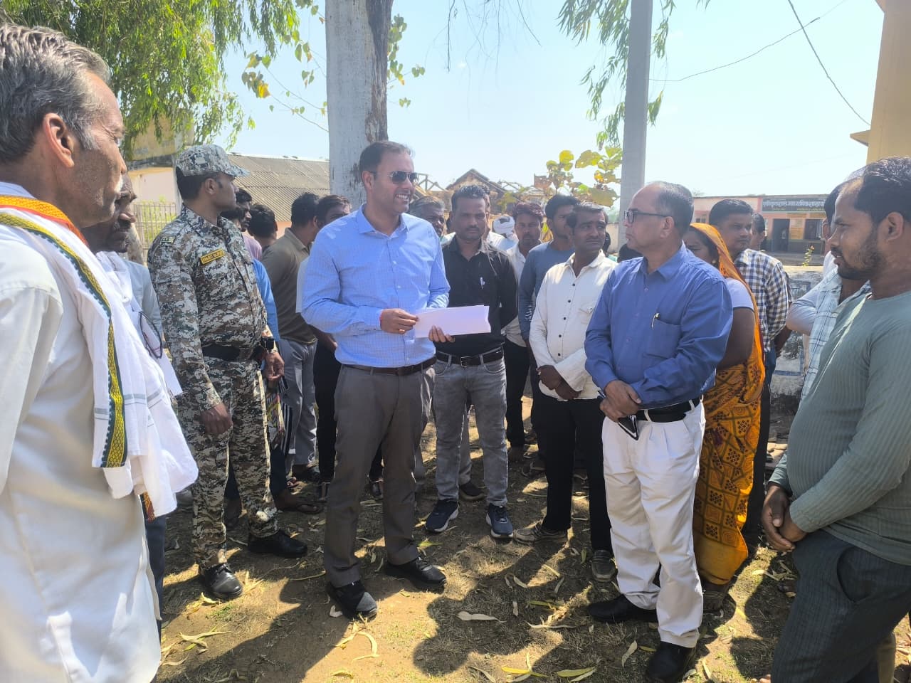 कलेक्टर ने बहोरीबंद अस्पताल एवं शासकीय कार्यालयों का किया औचक निरीक्षण,कार्यस्थल से बिना सूचना अनुपस्थित बीएमओ, एएनएम और पंचायत सचिव को कारण बताओ नोटिस जारी करने के दिये निर्देश 22 IMG 20260226 WA0061