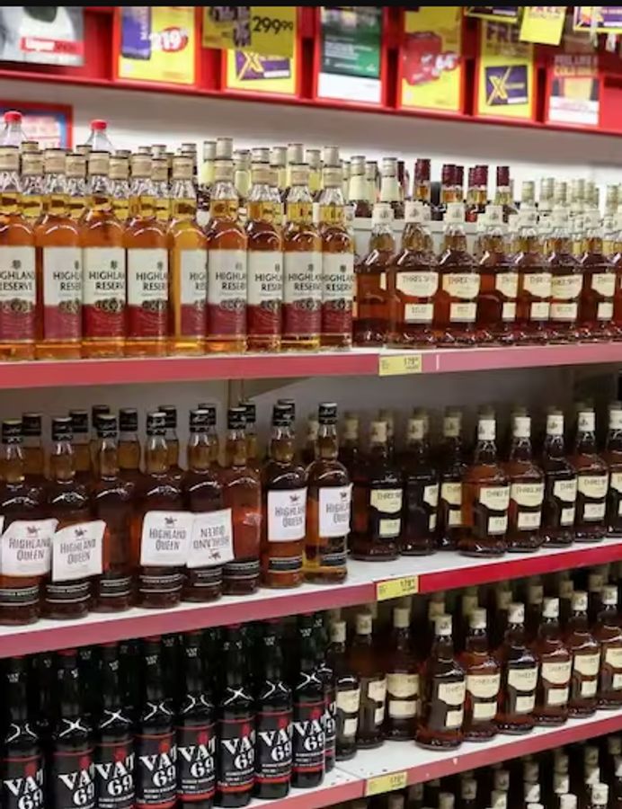 शराब से राज्य की आय में बढ़ोत्तरी करेगी मध्य प्रदेश सरकार, नई आबकारी नीति से 21 हजार करोड़ का लक्ष्य 22 sharab dukan 01