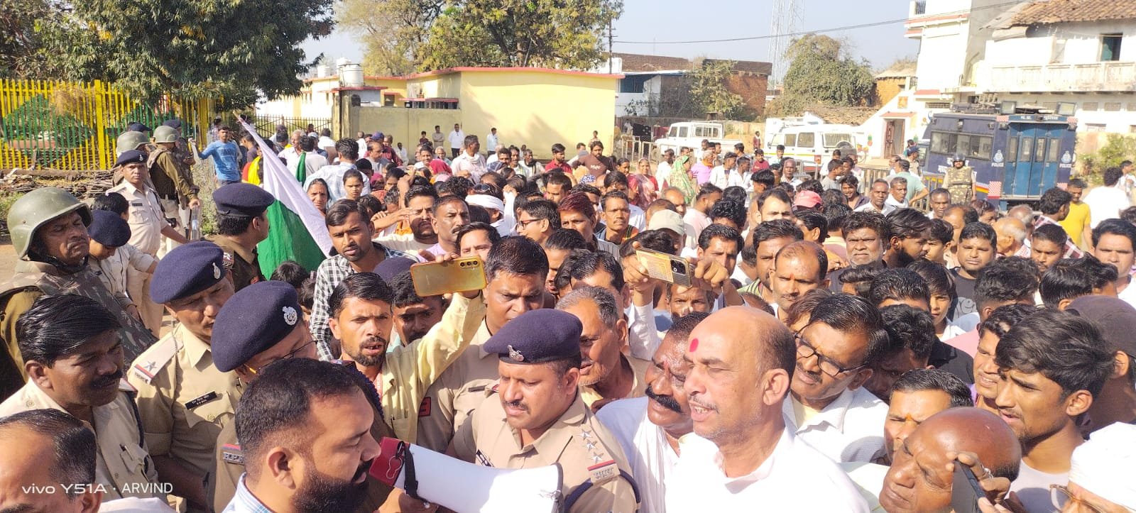 ट्रेनों के स्टापेज की मांग को लेकर स्लीमनाबाद स्टेशन में भडक़ा जन आक्रोश, ग्राम विकास संघर्ष समिति के तत्वाधान में आयोजित हुए आंदोलन को मिली सफलता 1 IMG 20260310 WA0000