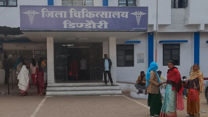 डिंडौरी अस्पताल ओपीडी में डॉक्टर अनुपस्थित, प्रशासन ने 7 डॉक्टरों से मांगा स्पष्टीकरण
