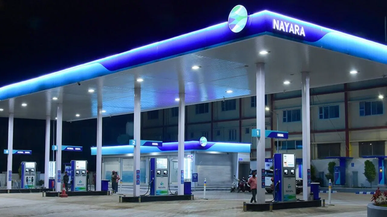 Nayara Energy ने बढ़ाए पेट्रोल-डीजल के दाम, पेट्रोल ₹5 और डीजल ₹3 महंगा 22 Nayara Energy ने बढ़ाए पेट्रोल-डीजल के दाम, पेट्रोल ₹5 और डीजल ₹3 महंगा