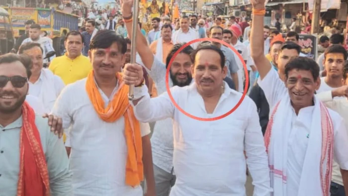 करैरा क्या तुम्हारे डैडी की है? दम है तो रोक लेना” – प्रीतम लोधी का SDOP को खुला चैलेंज, वीडियो वायरल