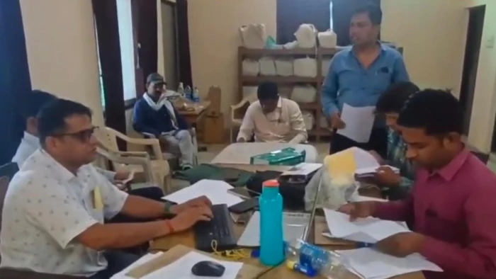 Lokayukta Raid In Sagar: 50 हजार की रिश्वत लेते रेंजर और लिपिक गिरफ्तार, लोकायुक्त की बड़ी कार्रवाई