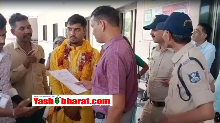 “बारात खड़ी द्वार… कैसे निकलें सरकार?” शादी से पहले दूल्हे की गुहार, दबंग ने रोका रास्ता