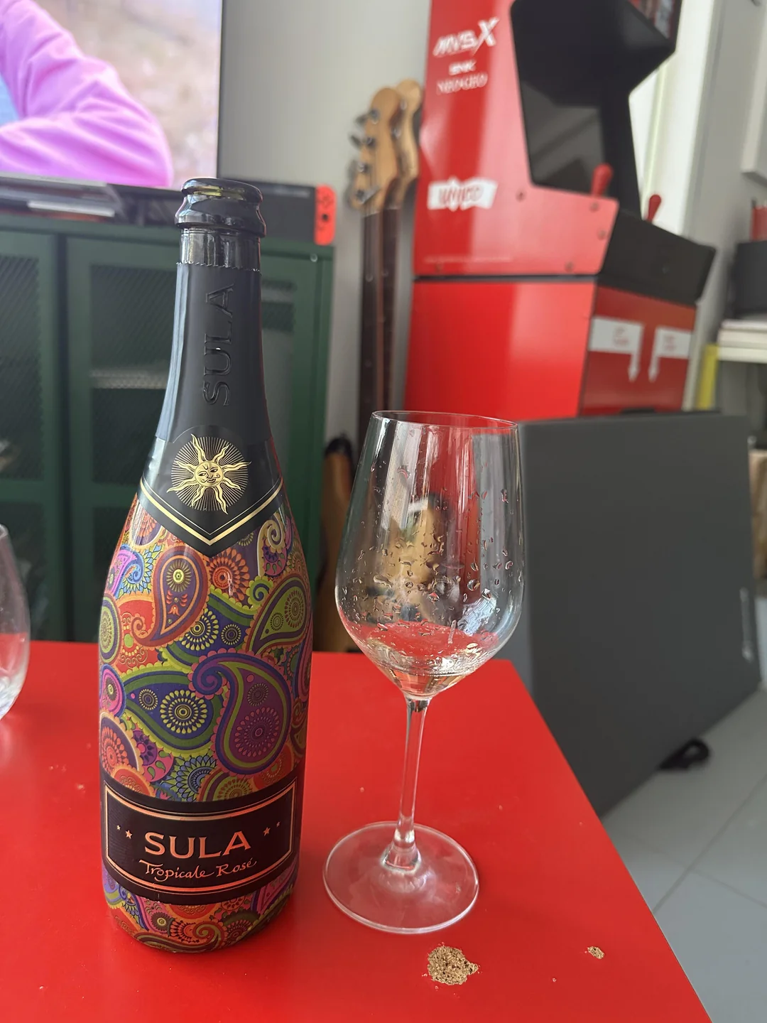 Sula Brut Tropicale: फ्रेश टेस्ट और आकर्षक डिजाइन वाली प्रीमियम वाइन बनी हिट