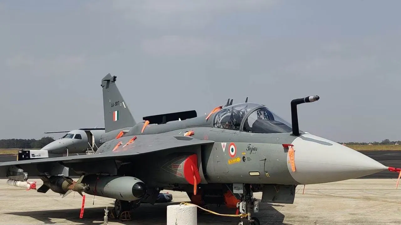 भारतीय वायुसेना को अप्रैल में मिल सकती है बड़ी खुशखबरी: तेजस मार्क-1A की डिलीवरी के लिए HAL से अहम बैठक