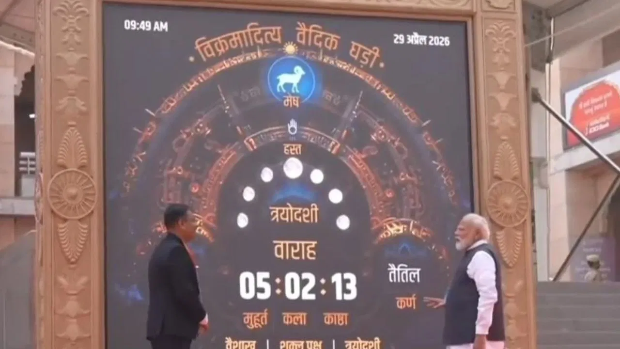महाकाल के बाद अब काशी विश्वनाथ में गूंजेगा 'वैदिक समय'; PM मोदी ने परखी विक्रमादित्य घड़ी की सटीकता