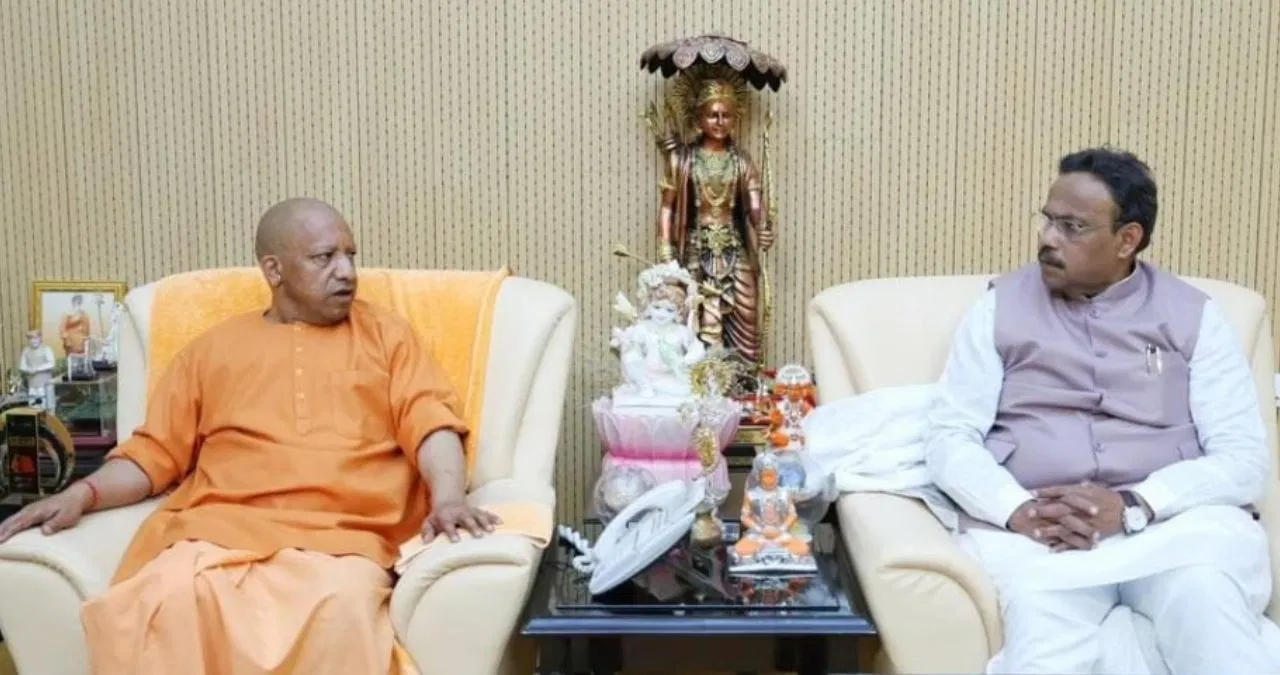 UP Election 2027: BJP का ‘3 सवाल मिशन’ शुरू, बड़े बदलाव की तैयारी-लखनऊ में मैराथन बैठकों से सियासी हलचल तेज 22 UP Election 2027: BJP का ‘3 सवाल मिशन’ शुरू, बड़े बदलाव की तैयारी-लखनऊ में मैराथन बैठकों से सियासी हलचल तेज