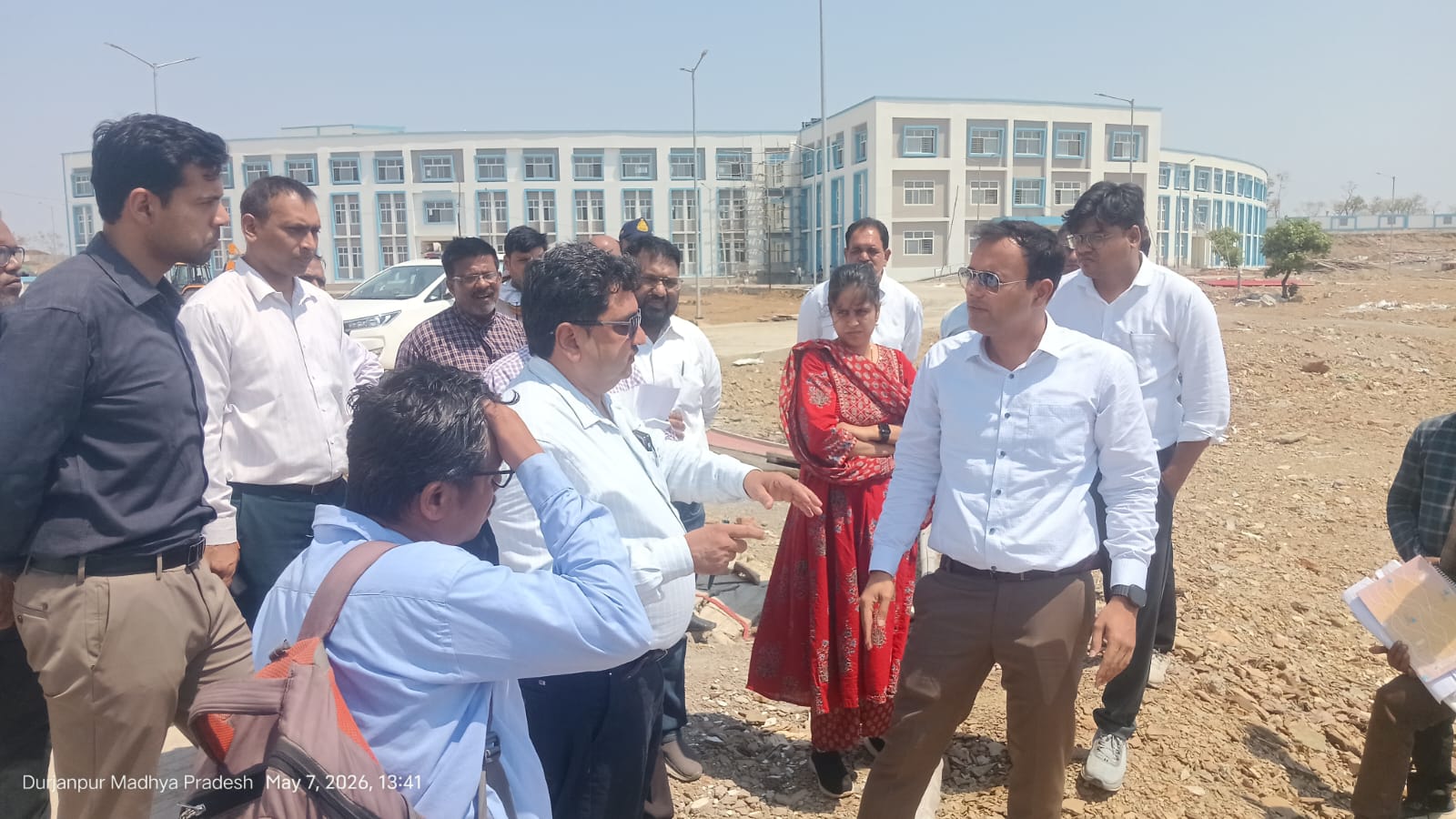 जेठ की चिलचिलाती धूप में केंद्रों पर पहुंचे कलेक्टर तिवारी: किसानों से पूछा- 'कोई दिक्कत तो नहीं?'; अस्पताल से लेकर तालाबों तक का लिया जायजा