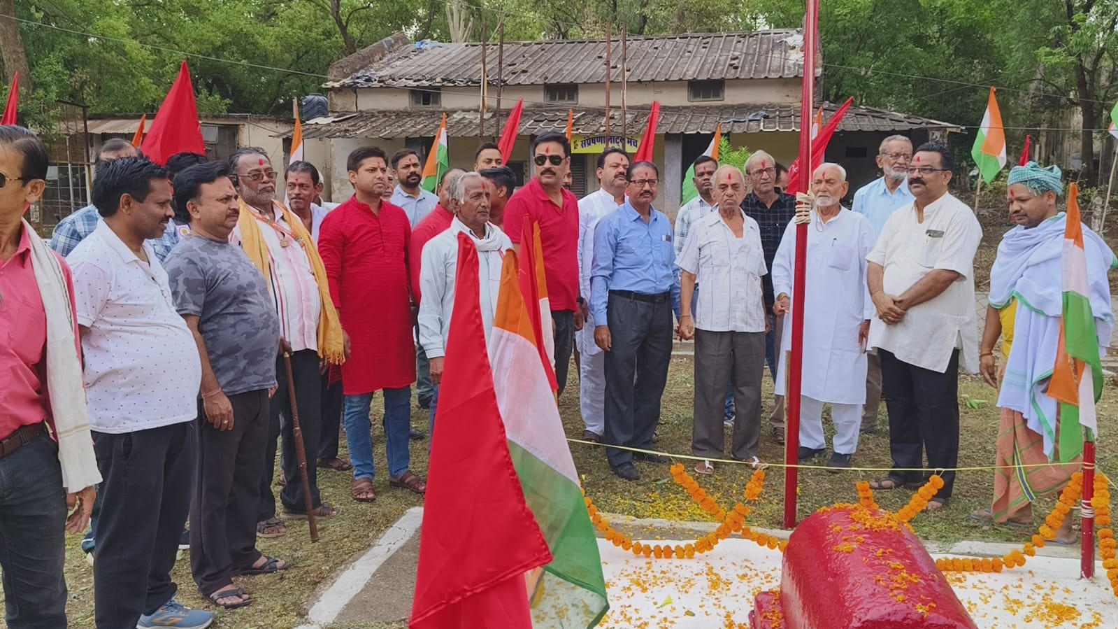 मजदूर दिवस पर आयुध निर्माणी मे आयुधवरिष्ठ नागरिक परिषद ने ध्वजारोहण किया और शहीदों को श्रद्धांजलि अर्पित की गई 22 IMG 20260501 WA0092