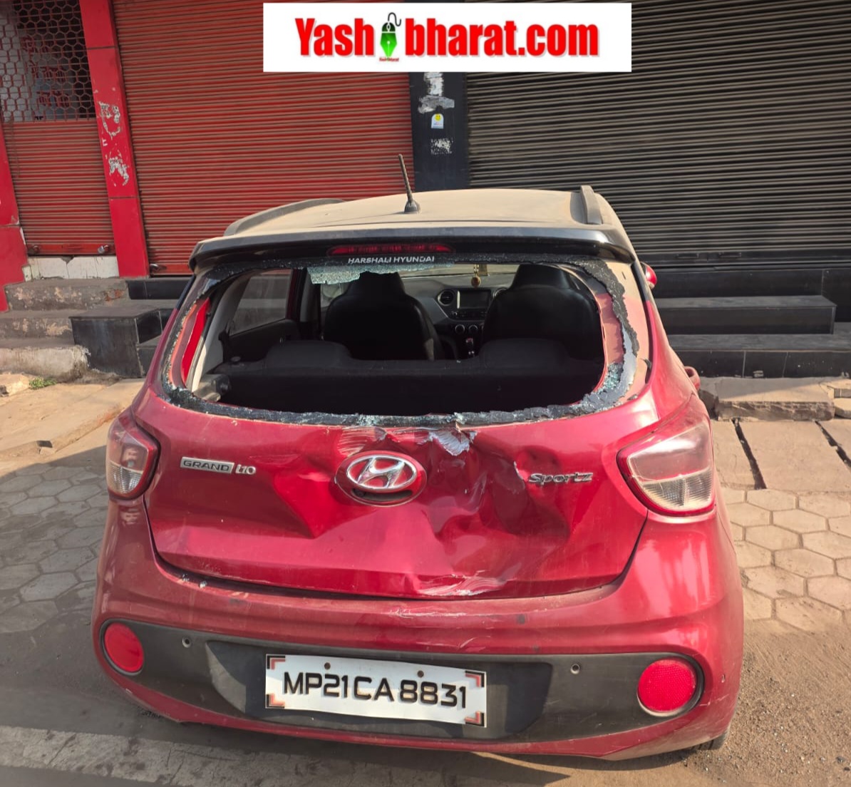 नगर निगम के सामने 'हिट एंड रन': सैमसंग स्टोर के बाहर खड़ी हुंडई i10 को अज्ञात वाहन ने किया क्षतिग्रस्त, चालक मौके से फरार 42 IMG 20260514 WA0007