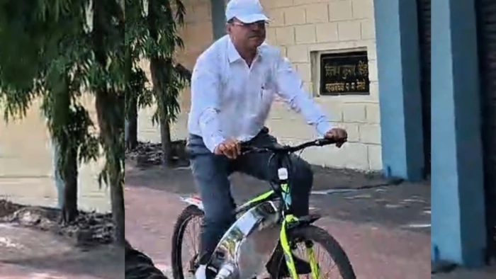 जबलपुर: जब साइकिल चलाकर कोर्ट पहुंचे हाई कोर्ट के जज, जस्टिस डीडी बंसल ने दिया पर्यावरण और ऊर्जा बचत का संदेश, बोले- यह सोच गलत है कि जज साइकिल नहीं चला सकते