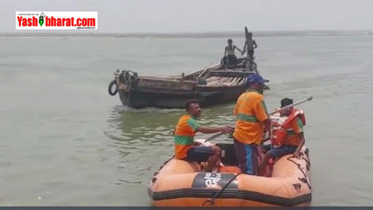 Bihar Boat Accident: बिहार के बाढ़ में उमानाथ गंगा घाट पर बड़ा नाव हादसा- नदी में डूबे 14 लोग; 2 शव बरामद, 5 अब भी लापता, रेस्क्यू जारी 22 Bihar Boat Accident: बिहार के बाढ़ में उमानाथ गंगा घाट पर बड़ा नाव हादसा- नदी में डूबे 14 लोग; 2 शव बरामद, 5 अब भी लापता, रेस्क्यू जारी