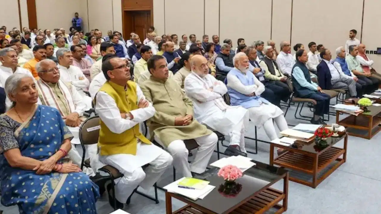 PM Modi Council of Ministers Meeting: 11 महीने बाद पीएम मोदी की मंत्रिपरिषद के साथ 4 घंटे की मैराथन बैठक; मंत्रियों को दिया '2047 विकसित भारत' का महामंत्र 22 PM Modi Council of Ministers Meeting: 11 महीने बाद पीएम मोदी की मंत्रिपरिषद के साथ 4 घंटे की मैराथन बैठक; मंत्रियों को दिया '2047 विकसित भारत' का महामंत्र