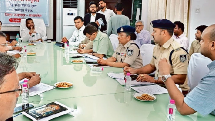 NHRC Warning To Jabalpur Municipal Corporation: जबलपुर में सफाई कर्मियों के शोषण पर भड़के मानवाधिकार आयोग के प्रियंक कानूनगो; अपर आयुक्त को दी दिल्ली तलब करने की चेतावनी