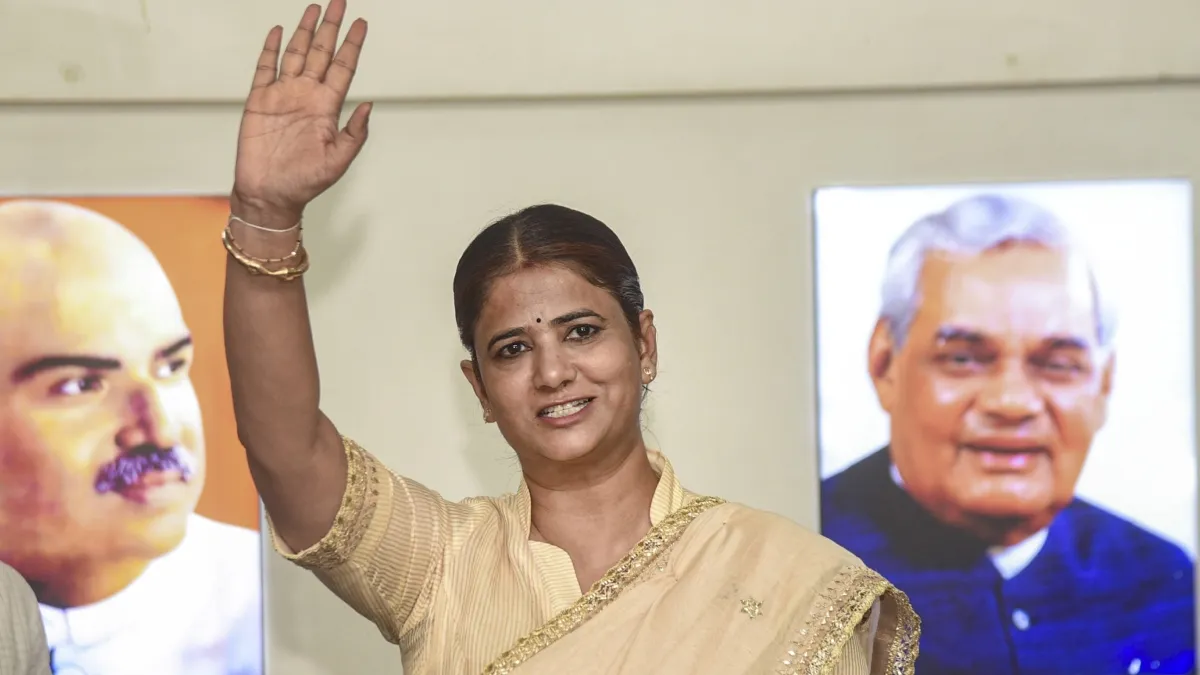 Bihar Politics: तेजस्वी यादव को बड़ा झटका- 'मुखिया दीदी' रितु जायसवाल भाजपा में शामिल, बोलीं- 'मैं ट्रोलिंग से नहीं डरती'