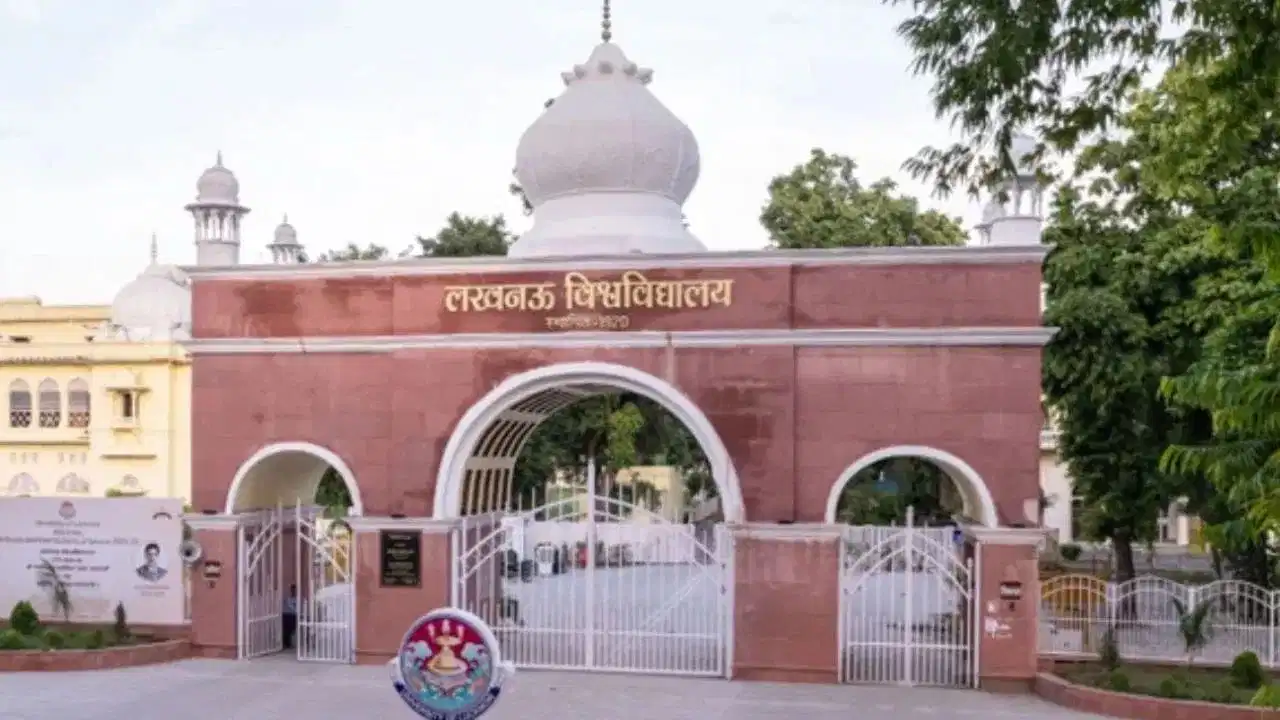 Lucknow University Shame: 'केबिन में आओ, पेपर आउट करा दिया है'; लखनऊ यूनिवर्सिटी के प्रोफेसर का छात्रा से अश्लील ऑडियो वायरल, पुलिस ने लिया हिरासत में 22 Lucknow University Shame: 'केबिन में आओ, पेपर आउट करा दिया है'; लखनऊ यूनिवर्सिटी के प्रोफेसर का छात्रा से अश्लील ऑडियो वायरल, पुलिस ने लिया हिरासत में