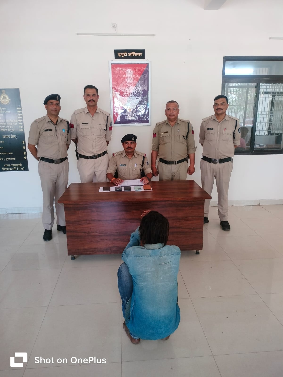 पलक झपकते ही मोबाइल पार करने वाला शातिर चोर कोतवाली पुलिस की गिरफ्त में,1 लाख रू मूल्य के 5 चोरी के मोबाइल फोन बरामद, एक ही रात में दो ट्रकों को बनाया था निशाना 22 IMG 20260624 WA0049