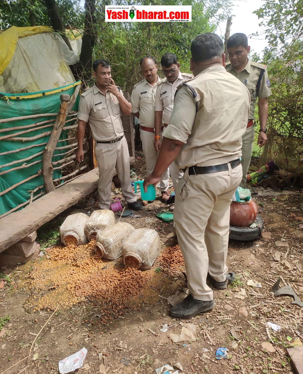 Katni Excise Action: कटनी में अवैध शराब माफियाओं पर आबकारी विभाग का 'सर्जिकल स्ट्राइक'; 73 हजार से अधिक का माल जब्त, 9 पर केस दर्ज