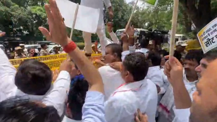 दिल्ली में मध्य प्रदेश कांग्रेस का भारी बवाल- राष्ट्रपति भवन की ओर बढ़ रहे उमंग सिंघार और विधायकों को पुलिस ने लिया हिरासत में