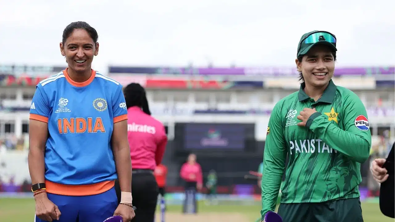 ND W vs PAK W: टी20 वर्ल्ड कप में 'नो हैंडशेक' विवाद-टॉस के बाद पाकिस्तानी कप्तान से बिना हाथ मिलाए लौटीं हरमनप्रीत; जानिए क्या है भारत की यह कड़क नीति 22 ND W vs PAK W: टी20 वर्ल्ड कप में 'नो हैंडशेक' विवाद-टॉस के बाद पाकिस्तानी कप्तान से बिना हाथ मिलाए लौटीं हरमनप्रीत; जानिए क्या है भारत की यह कड़क नीति