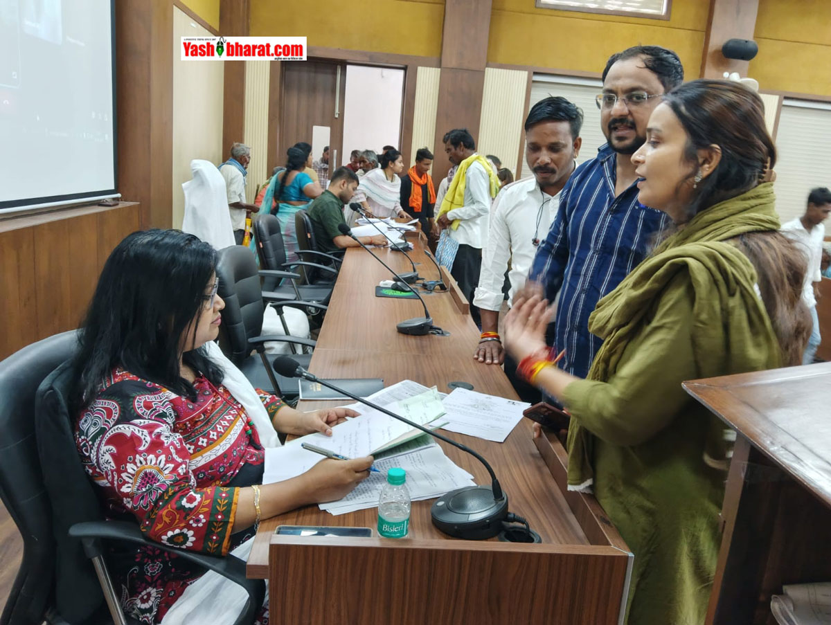 कटनी का अनोखा 'सरकारी जादू': पटवारी ने कागजों में उड़ा दी किसान की आधी जमीन, 0.44 हेक्टेयर को पलक झपकते ही कर दिया 0.14, कलेक्ट्रेट में मचा हड़कंप 22 कटनी का अनोखा 'सरकारी जादू': पटवारी ने कागजों में उड़ा दी किसान की आधी जमीन, 0.44 हेक्टेयर को पलक झपकते ही कर दिया 0.14, कलेक्ट्रेट में मचा हड़कंप