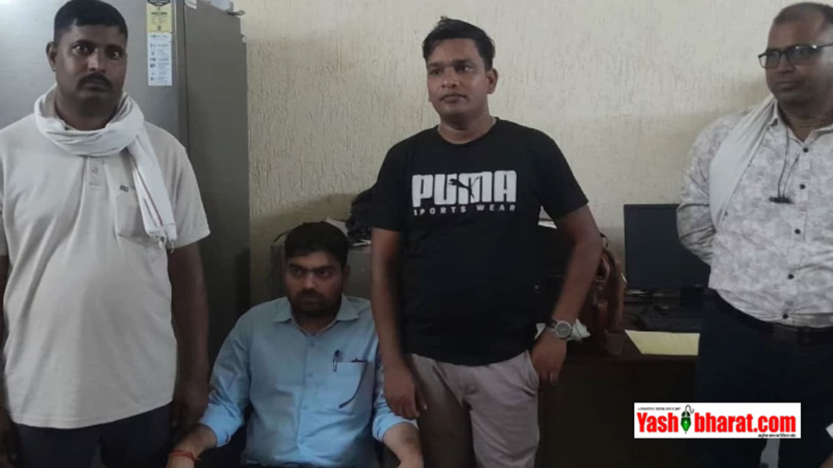 Bhind Lokayukta Raid: भिंड में लोकायुक्त का बड़ा एक्शन- नापतौल निरीक्षक ₹50 हजार की घूस लेते रंगे हाथ गिरफ्तार; पेट्रोल पंप की नोजल स्पीड कम कर मांगी थी रिश्वत