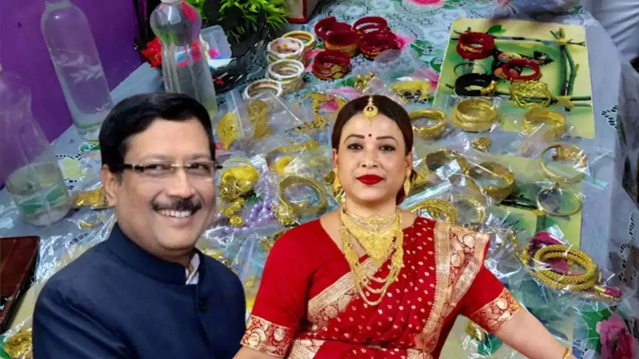 रात 3 बजे छापेमारी में मिला 3 किलो सोना, सब्यसाची दत्ता के राजदार के घर पहुंची पुलिस 22 रात 3 बजे छापेमारी में मिला 3 किलो सोना, सब्यसाची दत्ता के राजदार के घर पहुंची पुलिस