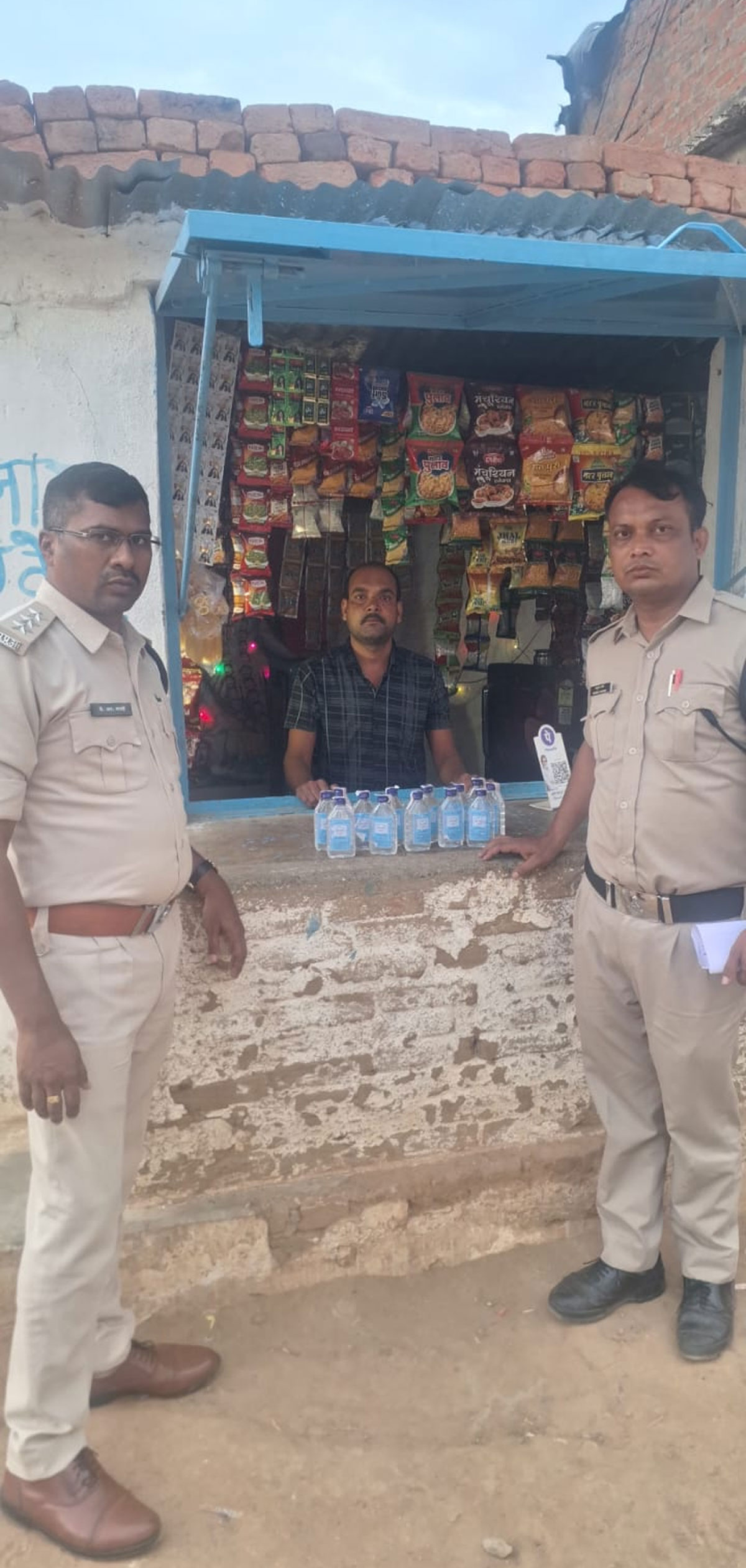 कटनी: जनता की शिकायत पर आबकारी विभाग का छापा, 75 पाव अवैध देशी शराब के साथ 5 आरोपी दबोचे