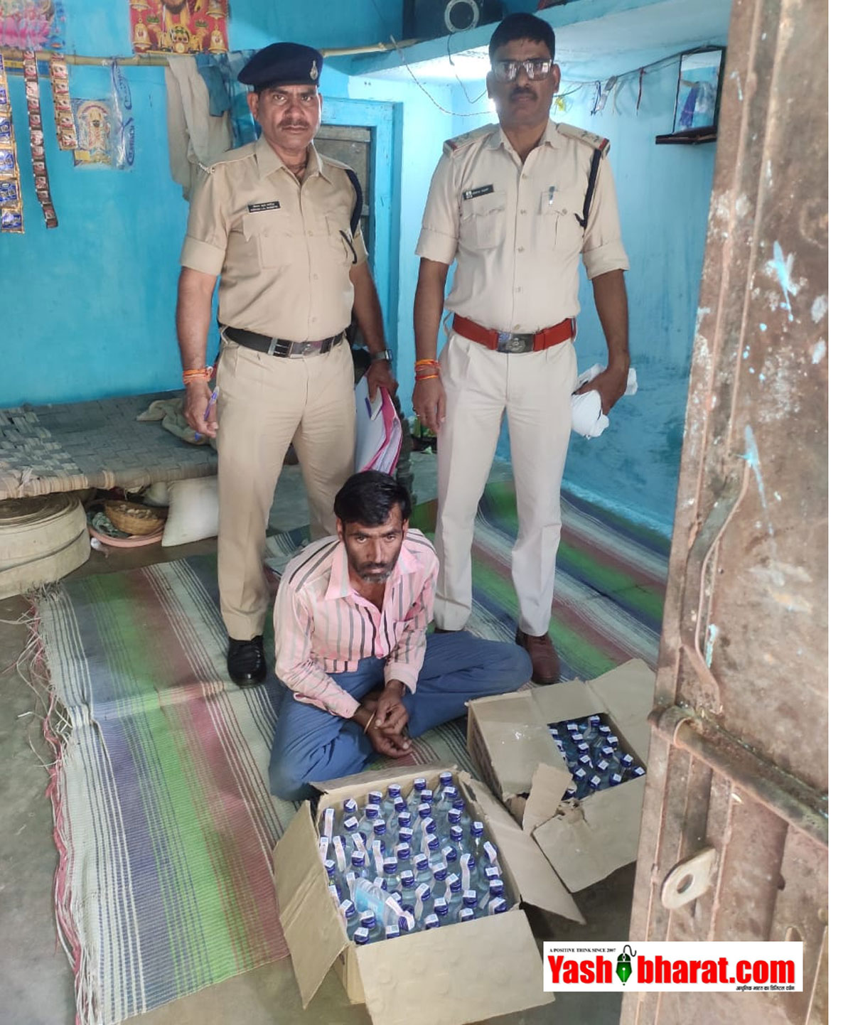 Katni Excise Raid: कटनी में अवैध शराब माफियाओं पर आबकारी का शिकंजा-बरही के ग्राम कोटेश्वर में दबिश, 102 पाव देशी मदिरा जब्त, कलेक्टर के निर्देश पर एक्शन