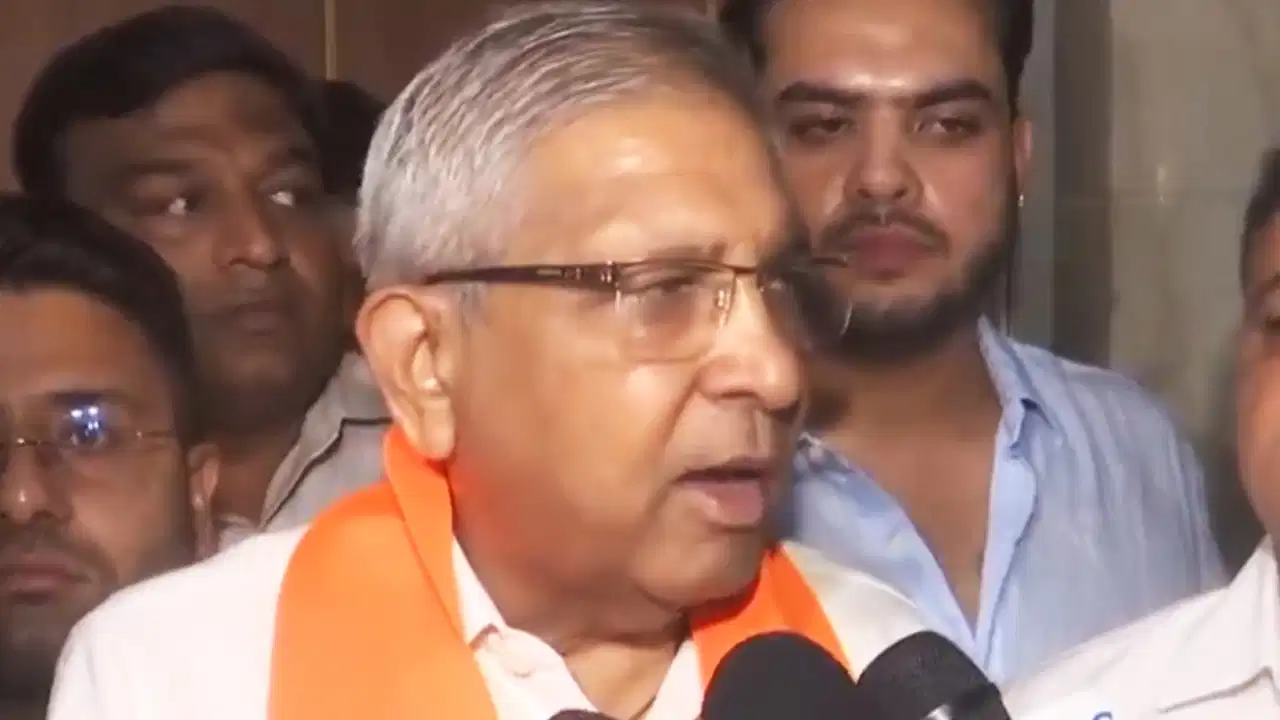 दिल्ली में बड़ी सियासी हलचल: मुकेश गोयल की 'इंद्रप्रस्थ विकास पार्टी' का BJP में विलय; 16 पार्षदों ने थामा कमल का दामन 22 दिल्ली में बड़ी सियासी हलचल: मुकेश गोयल की 'इंद्रप्रस्थ विकास पार्टी' का BJP में विलय; 16 पार्षदों ने थामा कमल का दामन