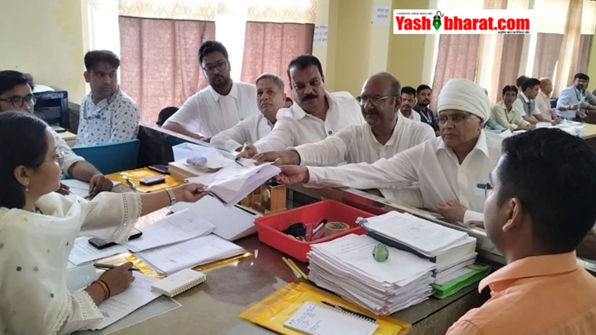 दतिया उपचुनाव: कांग्रेस प्रत्याशी घनश्याम सिंह ने भरा पर्चा, नामांकन में उमंग सिंघार रहे मौजूद लेकिन प्रदेश अध्यक्ष जीतू पटवारी दिखे नदारद 22 दतिया उपचुनाव: कांग्रेस प्रत्याशी घनश्याम सिंह ने भरा पर्चा, नामांकन में उमंग सिंघार रहे मौजूद लेकिन प्रदेश अध्यक्ष जीतू पटवारी दिखे नदारद