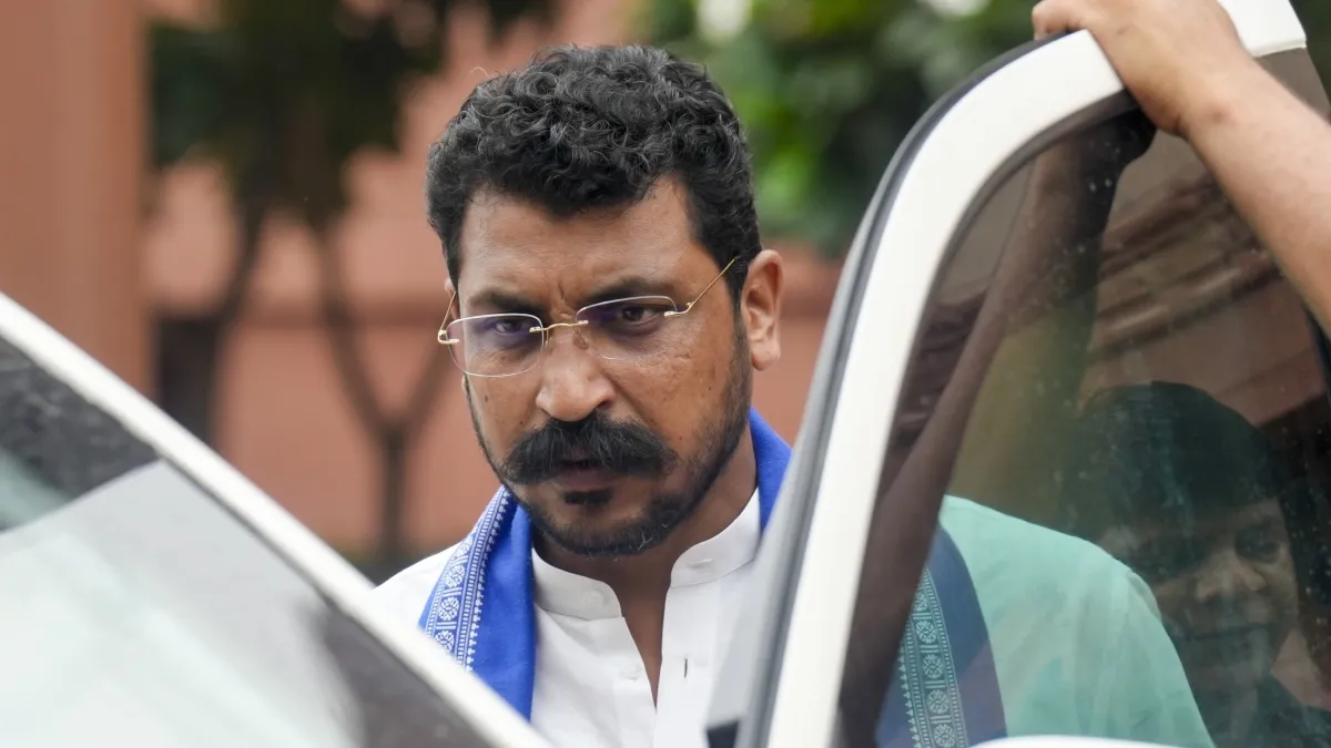 जंतर-मंतर पर फिर जुटे CJP प्रदर्शनकारी: संसद मार्च हिंसा मामले में FIR दर्ज, सांसद चंद्रशेखर आजाद पर उकसाने और हमले के गंभीर आरोप 22 जंतर-मंतर पर फिर जुटे CJP प्रदर्शनकारी: संसद मार्च हिंसा मामले में FIR दर्ज, सांसद चंद्रशेखर आजाद पर उकसाने और हमले के गंभीर आरोप
