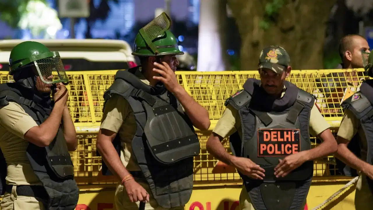 जंतर-मंतर प्रदर्शन: PM मोदी के खिलाफ आपत्तिजनक कंटेंट पर दिल्ली पुलिस का बड़ा एक्शन; सोशल मीडिया से हटाए जा रहे वीडियो और पोस्ट